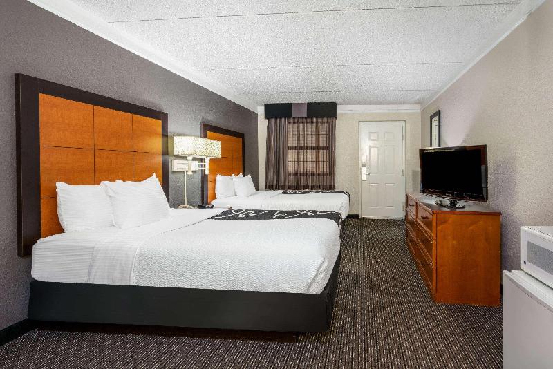 Super 8 by Wyndham The Woodlands North - photo 19