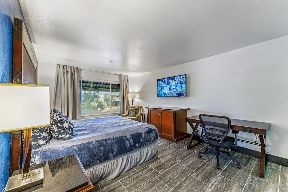 Hawthorn Suites by Wyndham Tempe - photo 36