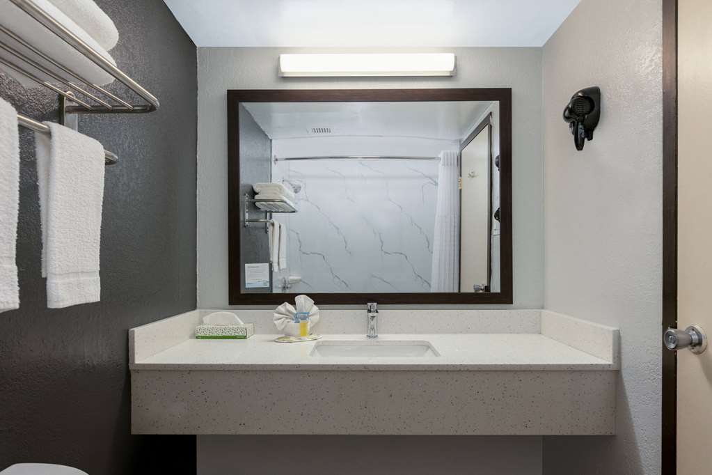 Super 8 by Wyndham Grand Prairie North - photo 25