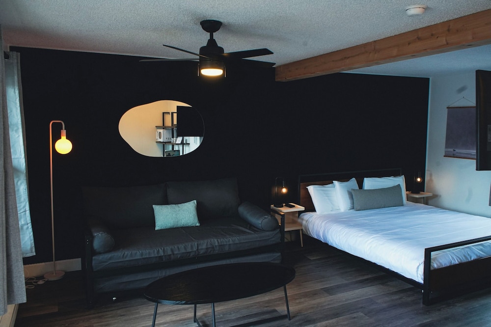 Spindrift Inn - photo 3