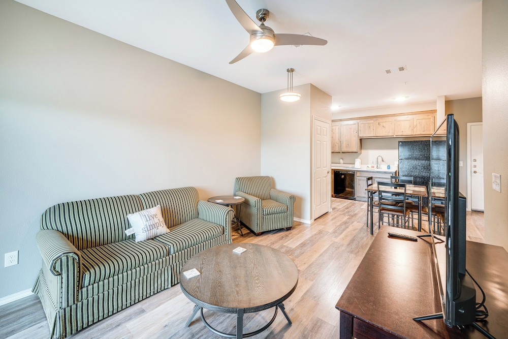 Close to Lakes & Museums: Bonham Vacation Rental — 4-Star Luxury Hotel in Bonham, United States