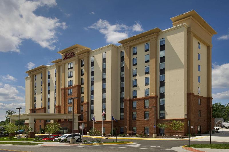 Hampton Inn & Suites Falls Church - photo 3