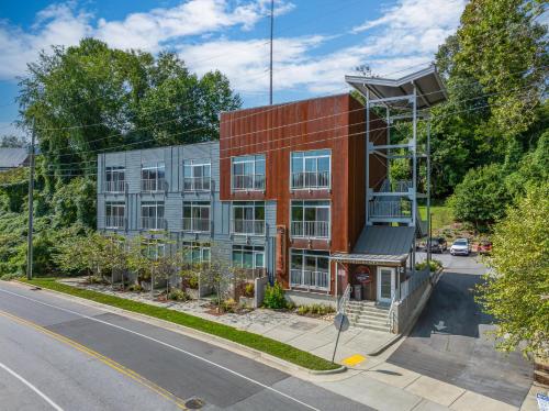 River Row Suites - carbon neutral hotel in Asheville