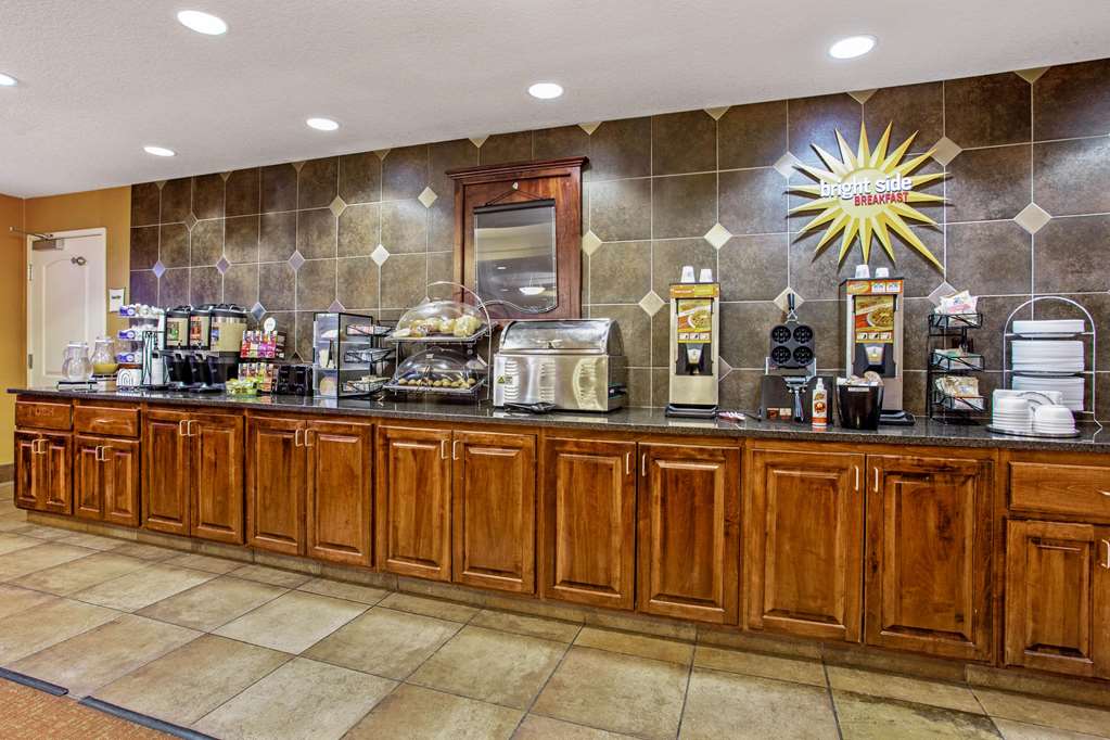 La Quinta Inn & Suites by Wyndham Bismarck - photo 43