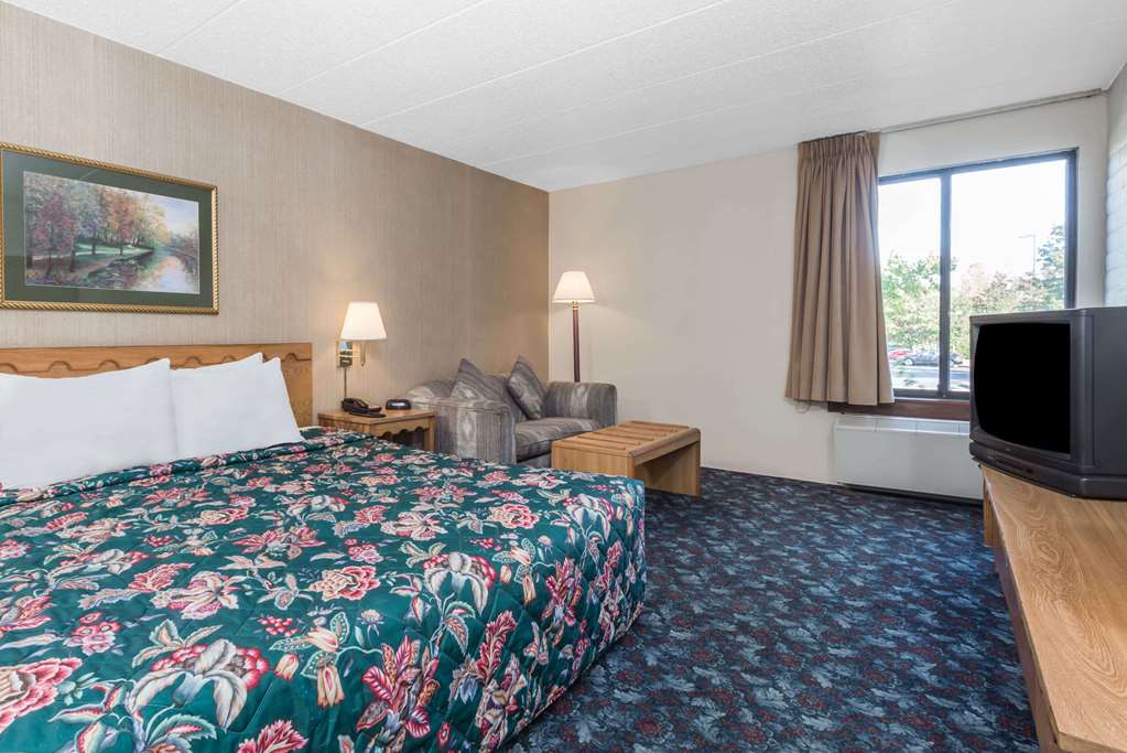 Knights Inn Dayton at Poe Ave - photo 10