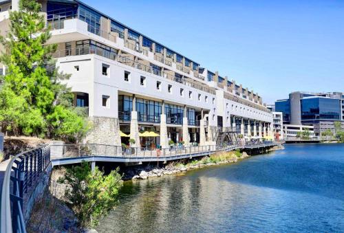 Meerendahl Luxury Apartments at Tyger Lake — 4-Star Luxury Hotel in Cape Town, South Africa