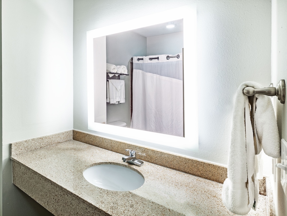 Holiday Inn Express & Suites Shreveport South Park Plaza by IHG - photo 8