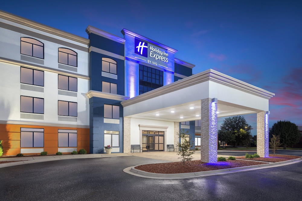 Holiday Inn Express Fayetteville Fort Bragg by IHG - photo 42