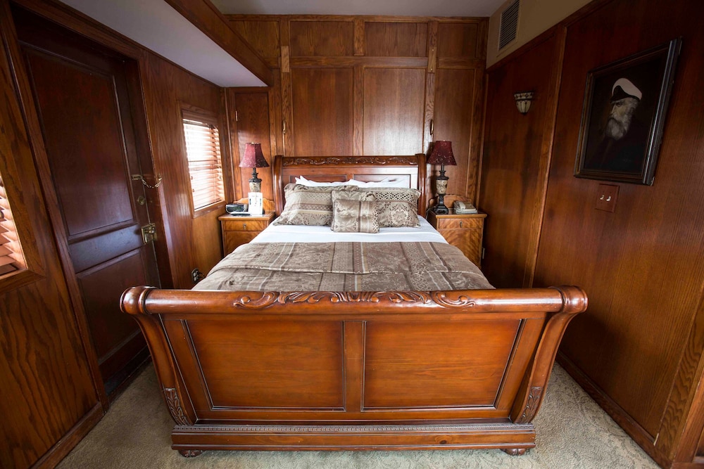 Delta King Hotel - photo 15