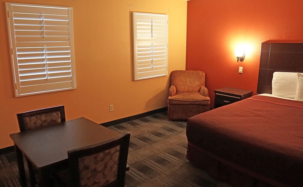 Travel Plaza Inn - photo 12