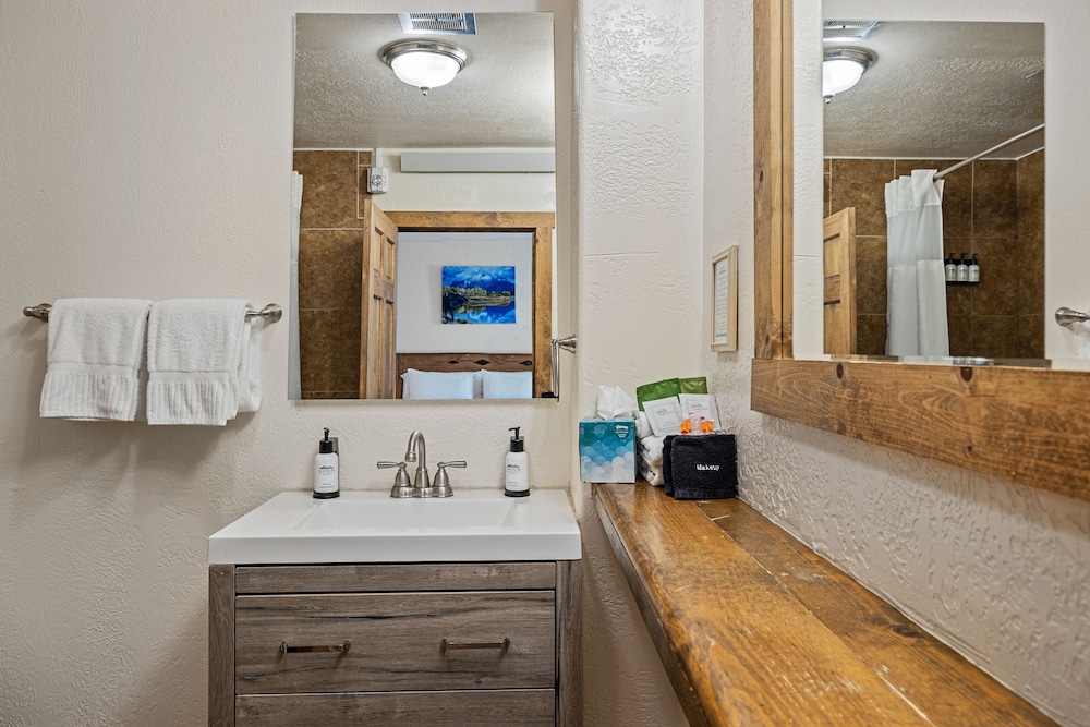 Elk Refuge Inn - photo 86