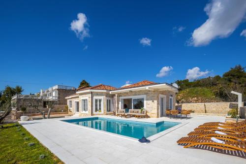 Villa Katarina with pool — 4-Star Luxury Hotel in Zadar, Croatia