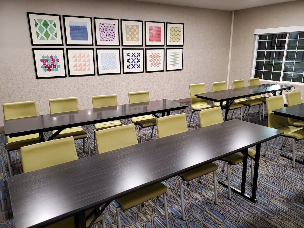 Holiday Inn Express & Suites Lincoln City by IHG - photo 39