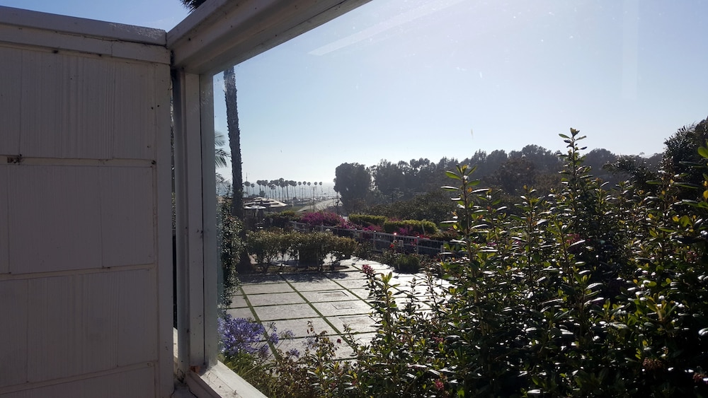 Malibu Country Inn - photo 33