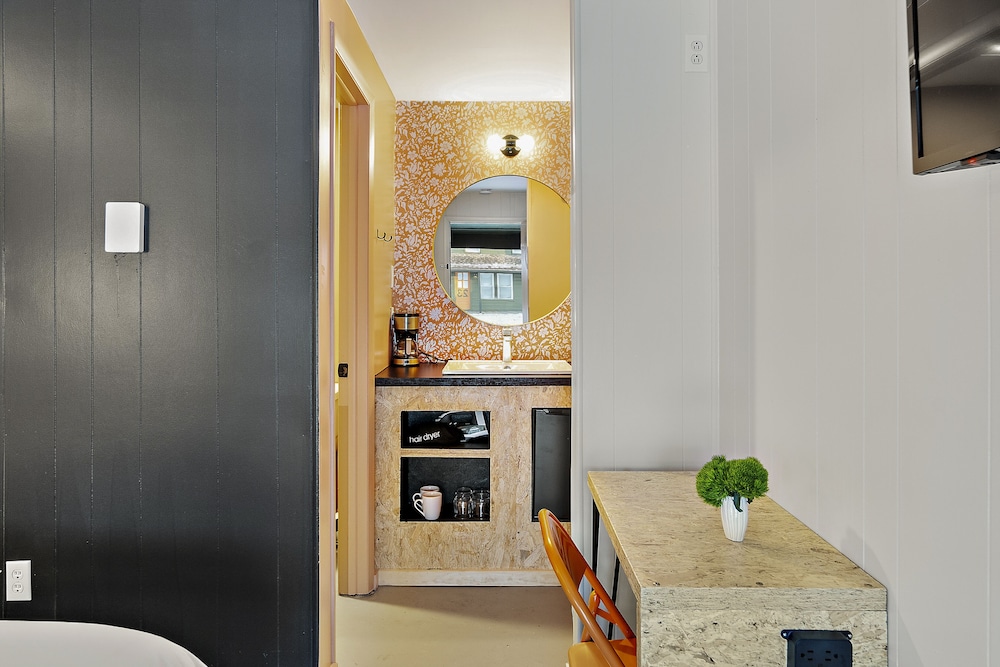 The Brooks Motel - photo 24