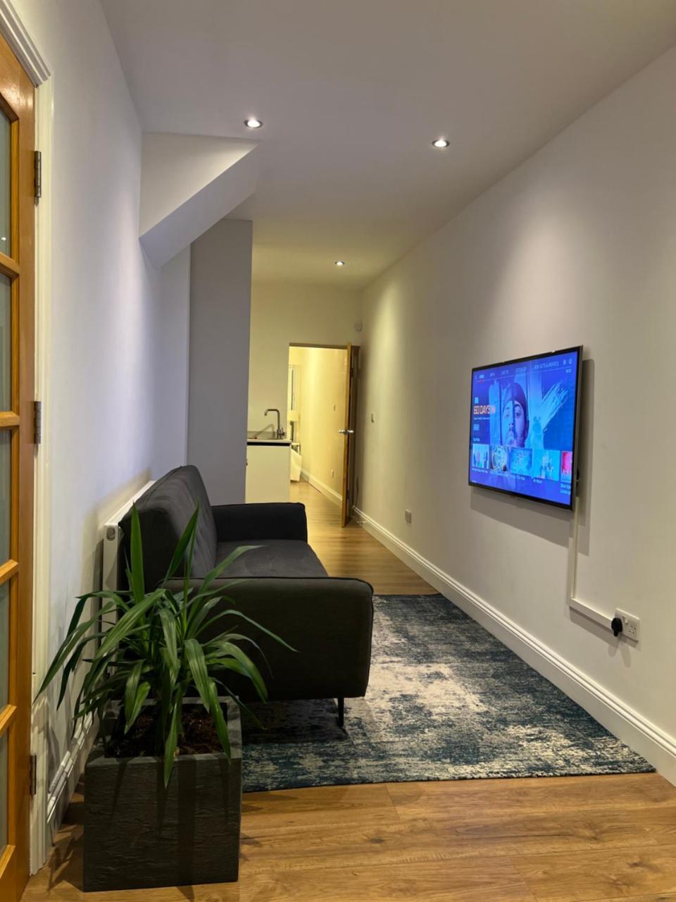 Brand New Modern Flat — Southall — photo 5
