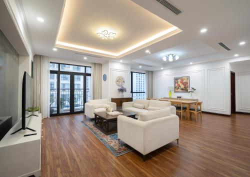 Royal City 2BR Apartment Full Amenities Kitchen Balcony Near Downtown — 5-Star Luxury Hotel in Hanoi, Vietnam