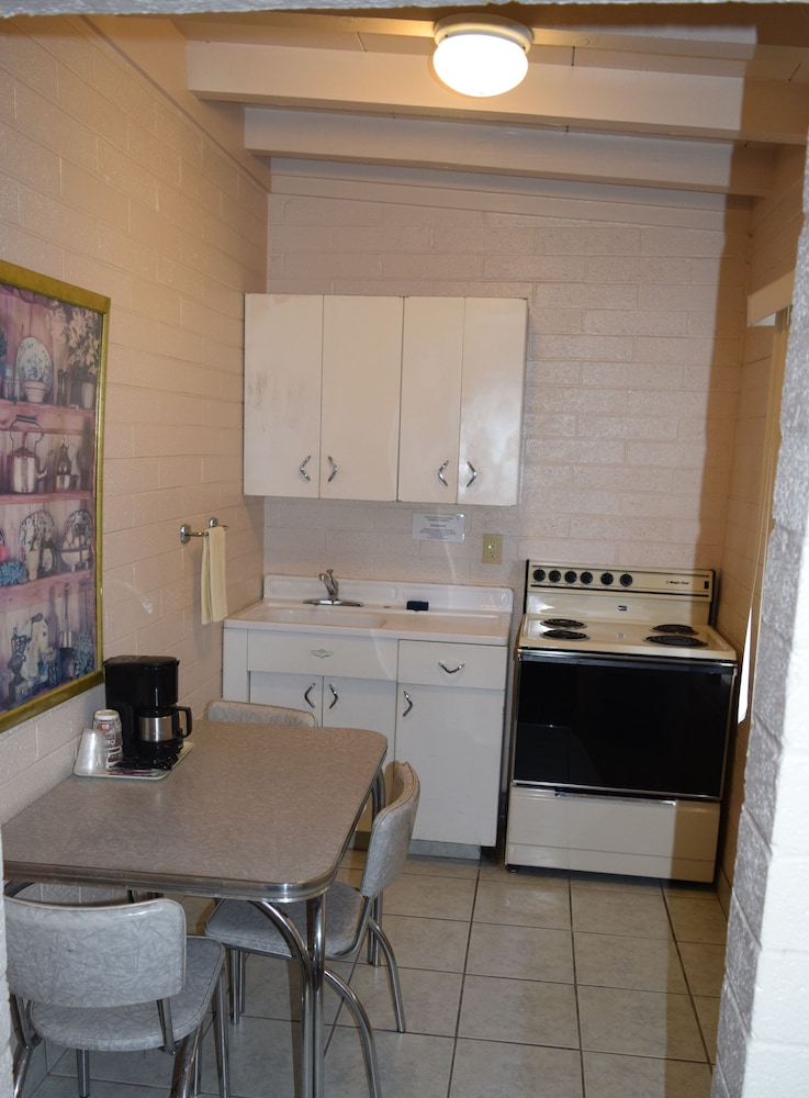 Stanlunds Inn And Suites - photo 17