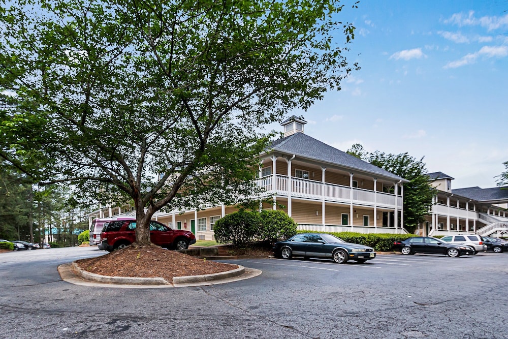 HomeTowne Studios by Red Roof Atlanta Lawrenceville - photo 23
