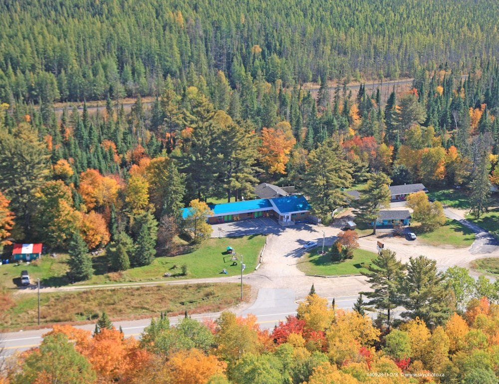 Algonquin Motel - last minute hotel in South River