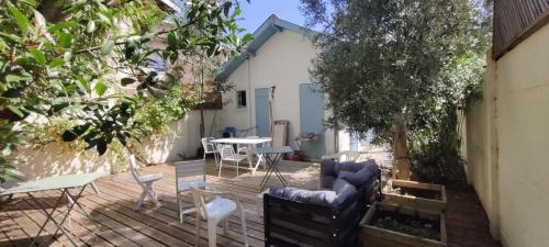 House with Garden Near the Beach of Arcachon — 4-Star Luxury Hotel in Arcachon, France