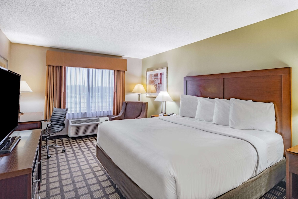 Baymont by Wyndham Gurnee - photo 10