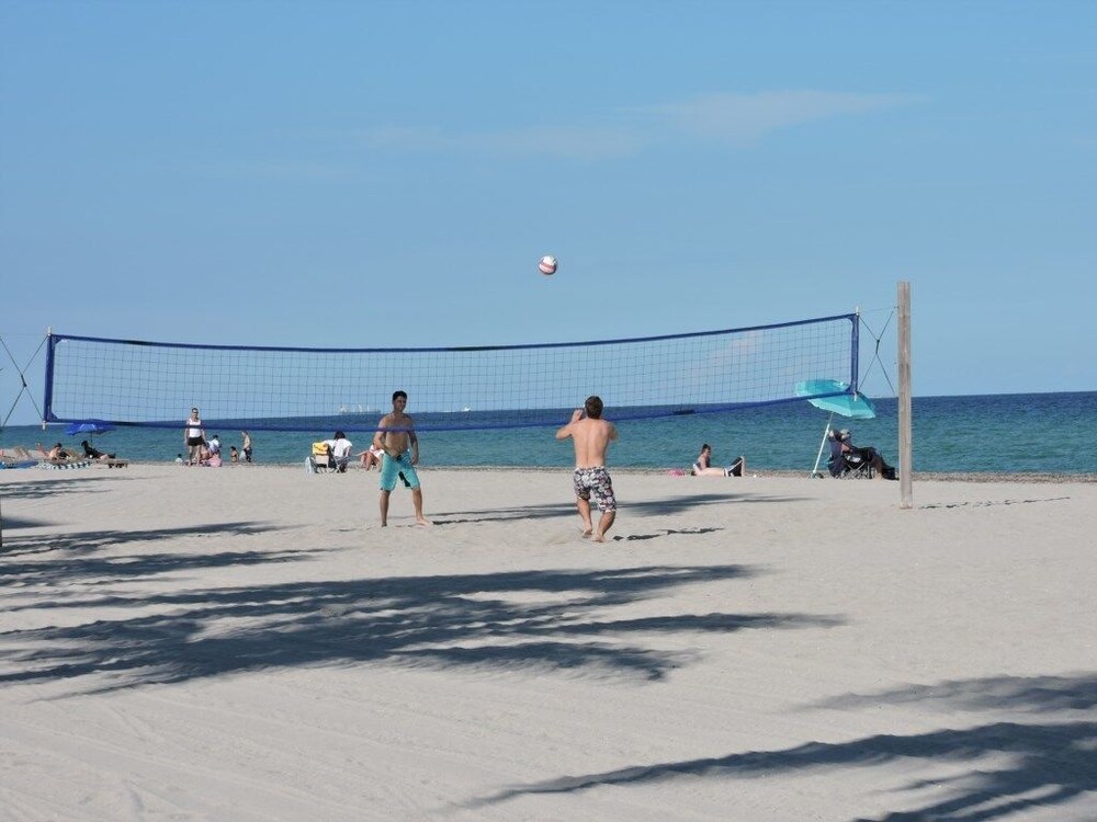 Windwood Beachside 303 on Hollywood Beach 3 2 for 8 Pool - photo 20