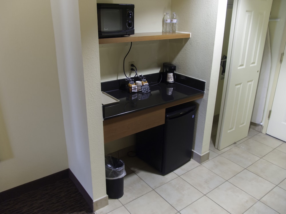 University Hotel & Suites Shippensburg Trademark by Wyndham - photo 25