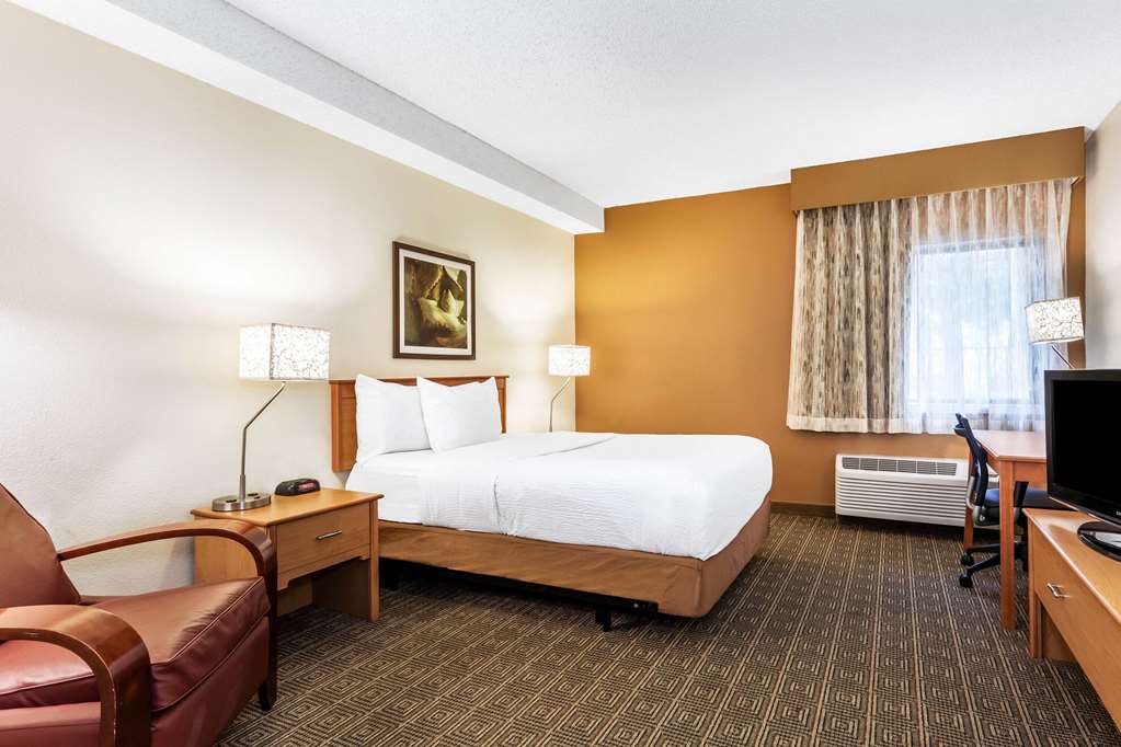Baymont by Wyndham Orlando South - photo 11