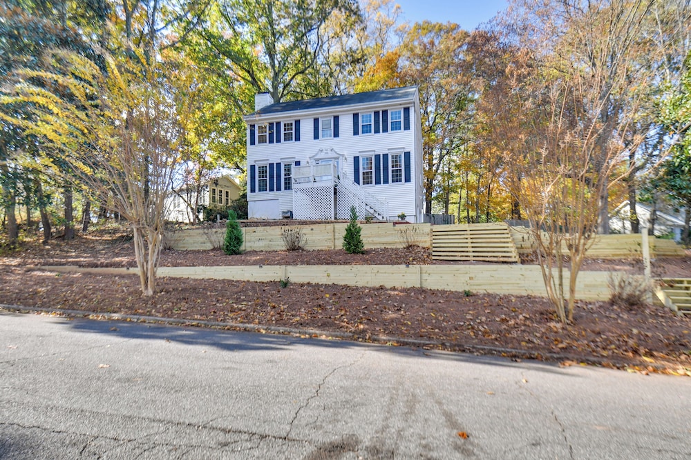 Fully Updated Suburb Stay Near Sugarloaf Mills — hotel in Lawrenceville