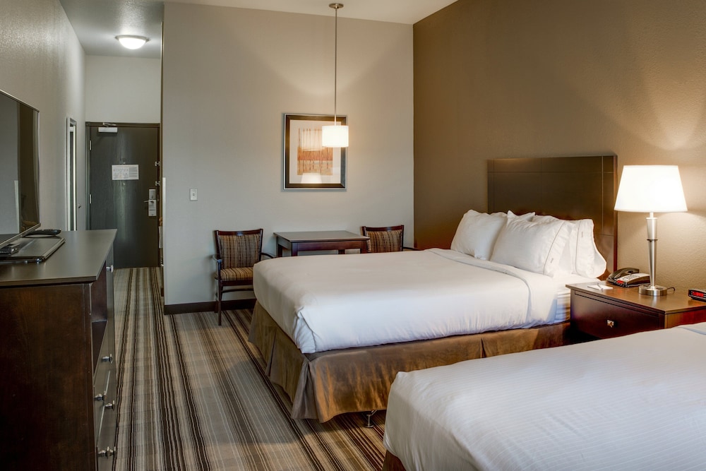 Holiday Inn Express & Suites Nevada by IHG - photo 28