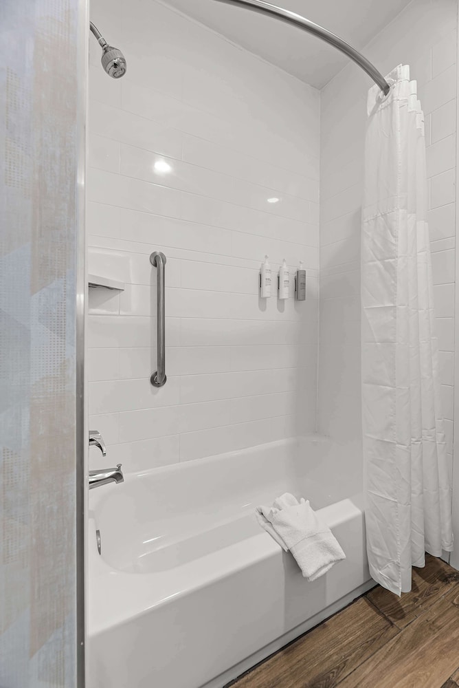 Hampton Inn Seguin - photo 30