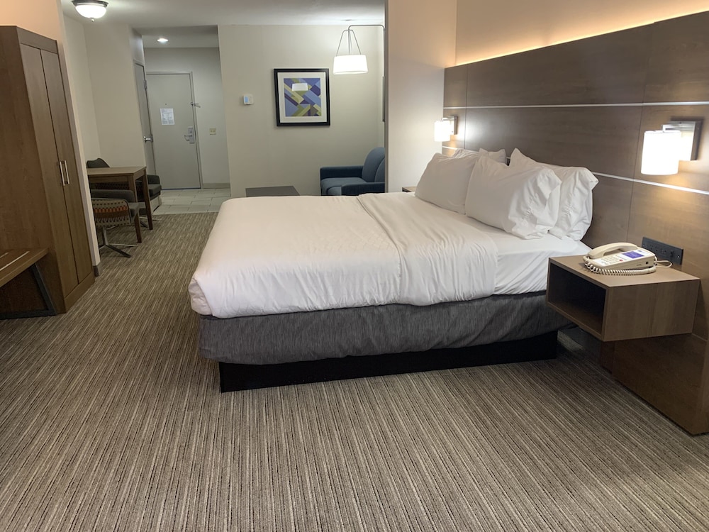 Holiday Inn Express Hotel & Suites Franklin Oil City by IHG - photo 15