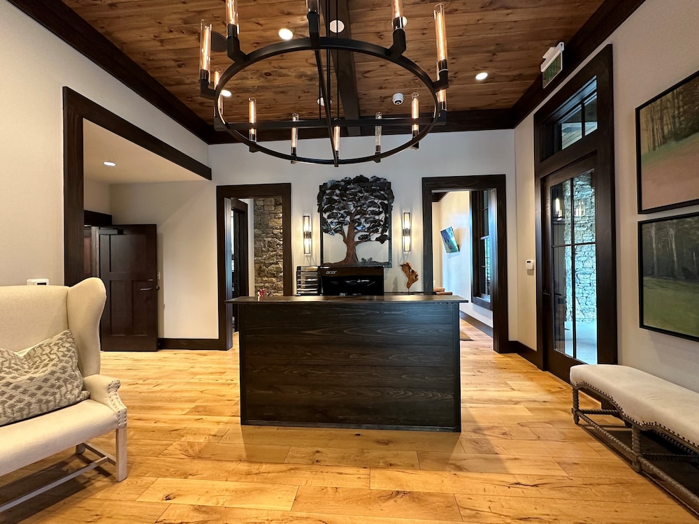 Springdale Resort - carbon neutral hotel in Canton