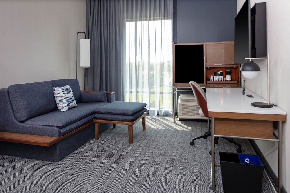 Courtyard by Marriott Memphis East Galleria - photo 12