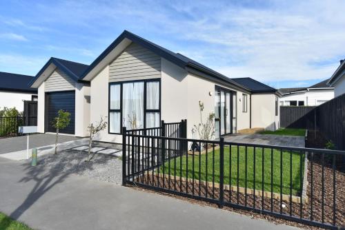 Thomas Townhouse Christchurch Holiday Homes — 4-Star Luxury Hotel in Christchurch, New Zealand