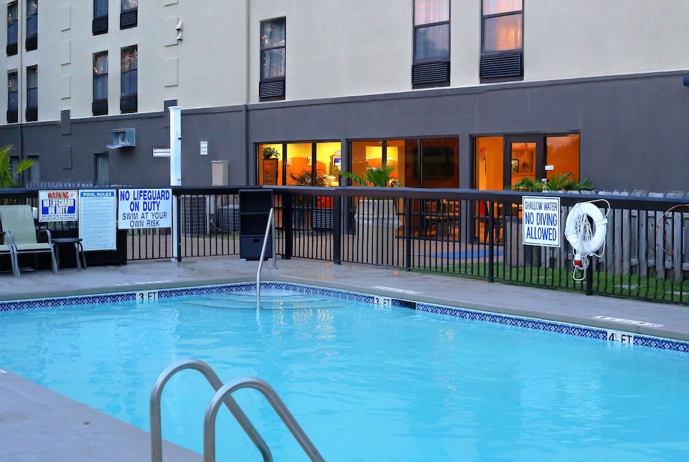 Holiday Inn Express Hotel & Suites Blythewood by IHG - photo 23