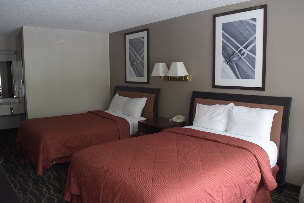 Landmark Inn Hartsville - photo 16