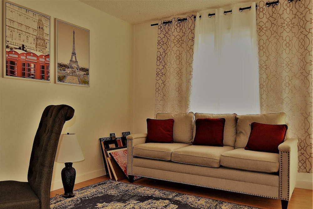 Urbana — 4-Star Luxury Hotel in Grand Forks, United States