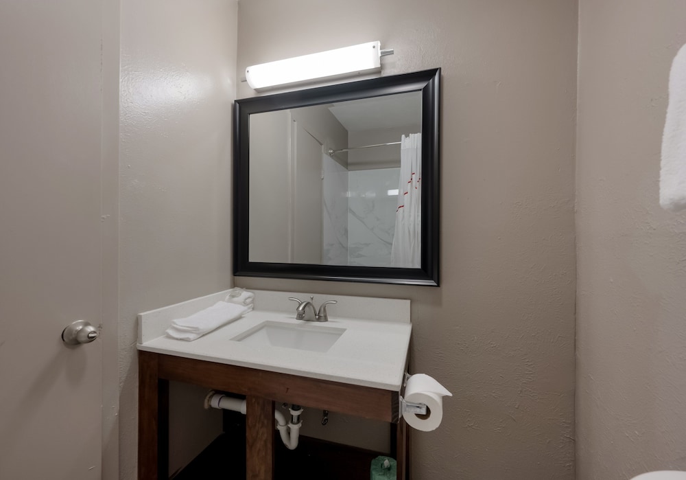 Red Roof Inn Madisonville - photo 20