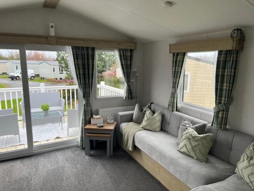 Platinum caravan holidays - last minute hotel in Unknown City