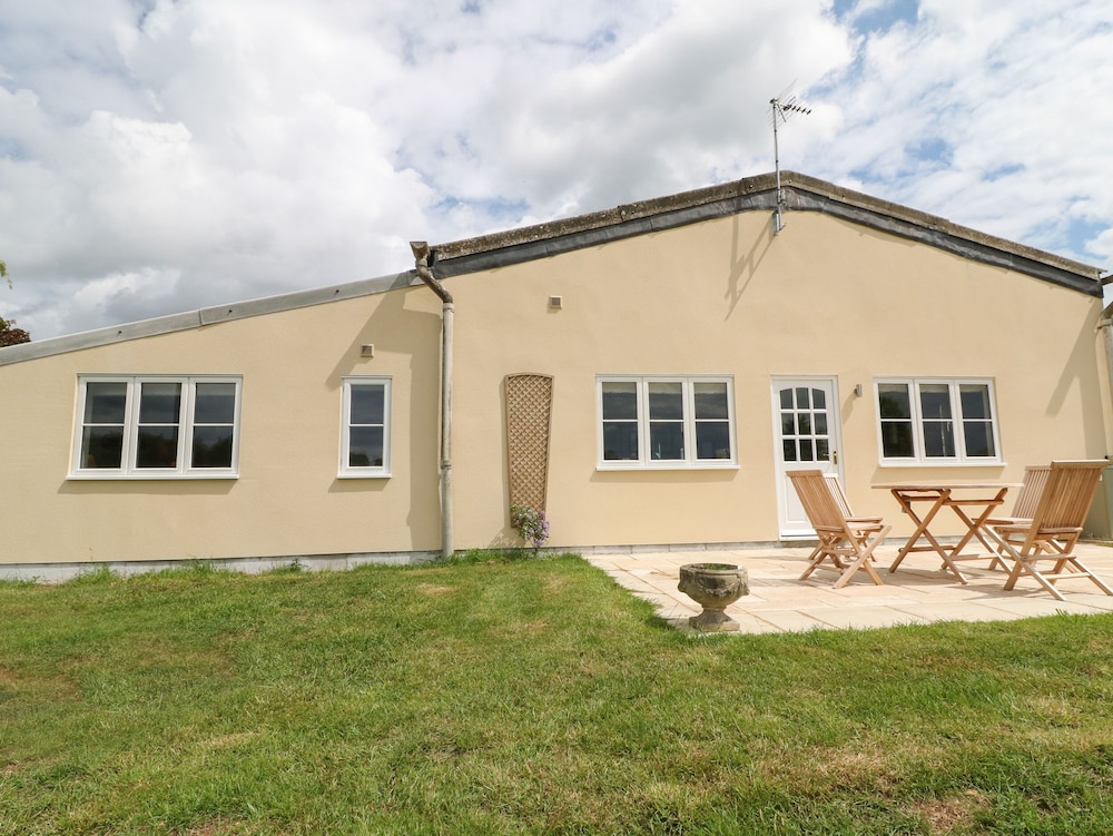 Flagstone Cottage — 4-Star Luxury Hotel in Cheltenham, United Kingdom