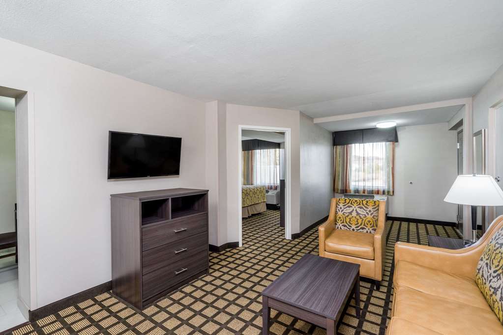 Baymont by Wyndham Clarksville - photo 7