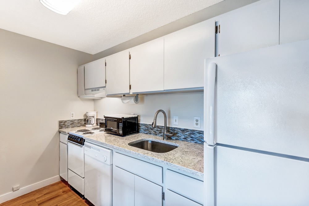 Bend Riverside Inn & Suites - photo 138