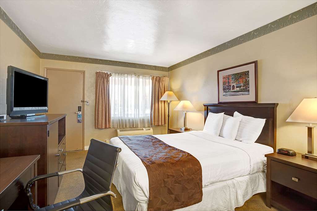Travelodge by Wyndham Everett City Center - photo 13