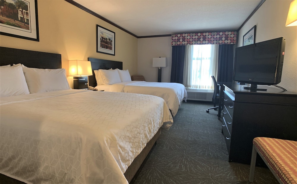 Holiday Inn Express & Suites Charleston Northwoods by IHG - photo 16