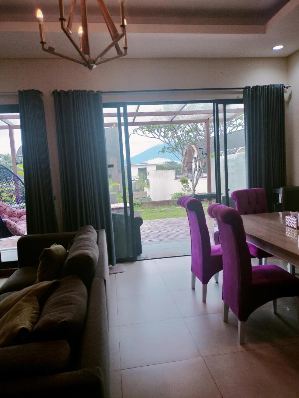 Vila Princess 24 jam Vimala hills 3bedroom Private Pool Mountain View Piano Bebas jam cekin dan cekout sesuai jam cekin 24jam 0813 delapan 0 satuenam 4 satu 51 — 4-Star Luxury Hotel in Bogor, Indonesia