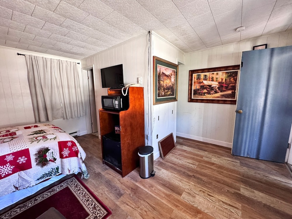Chesterfield Hotel by OYO Hwy 9 - photo 15