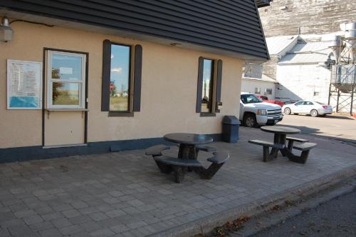 The Home Hotel — Boissevain — photo 4