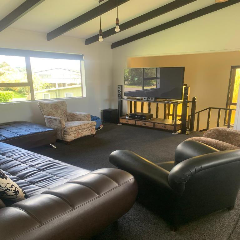 Hosts on the Coast Holidays on Hardy in Whitianga, New Zealand